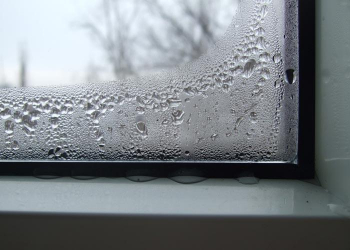 Потеют пластиковые окна, в помещении повышенная влажность?